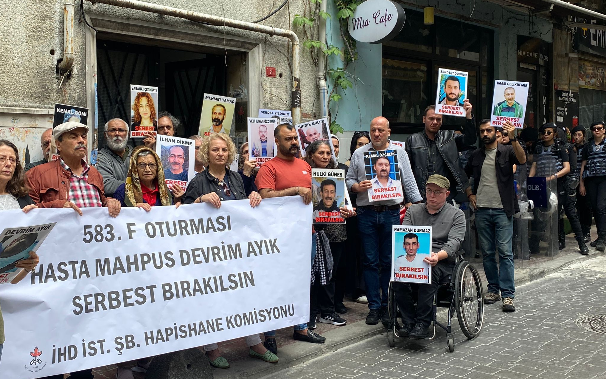 'Devrim Ayık ve tüm ağır hasta mahpuslar serbest bırakılsın!'