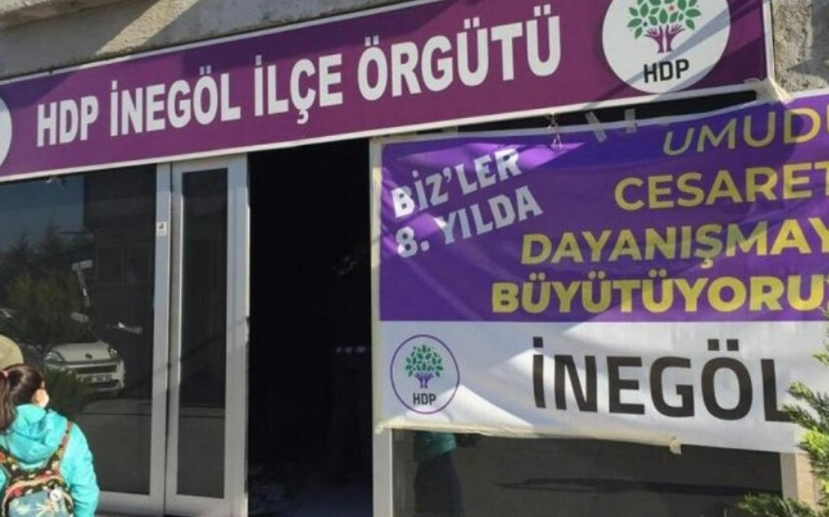 HDP İnegöl İlçe Örgütü'ne taşlı saldırı düzenlendi