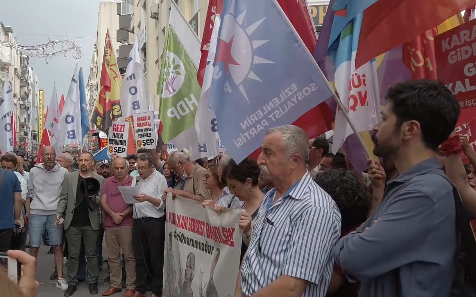 İzmir'de Gezi eylemi: 'Saray'ın korkusu Gezi'nin ruhu'