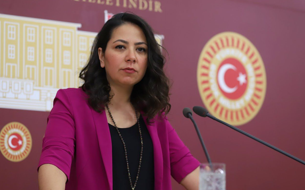 TİP Sözcüsü Kadıgil, okullara din görevlileri atanan projeyi Bakan Tekin’e sordu