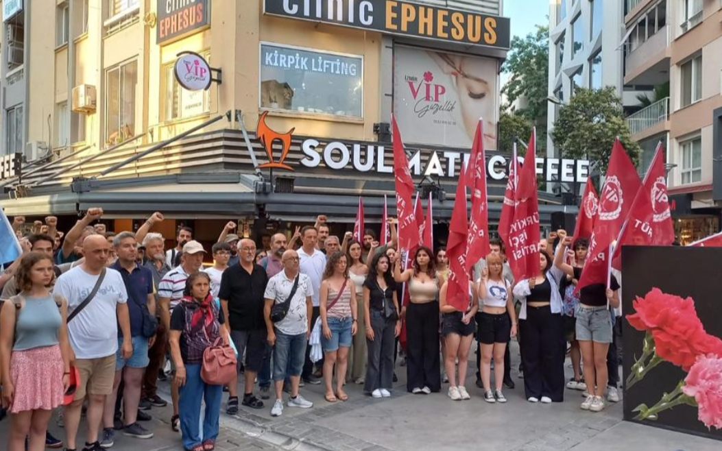 Sivas Katliamı'nda hayatını kaybedenler İzmir'de anıldı
