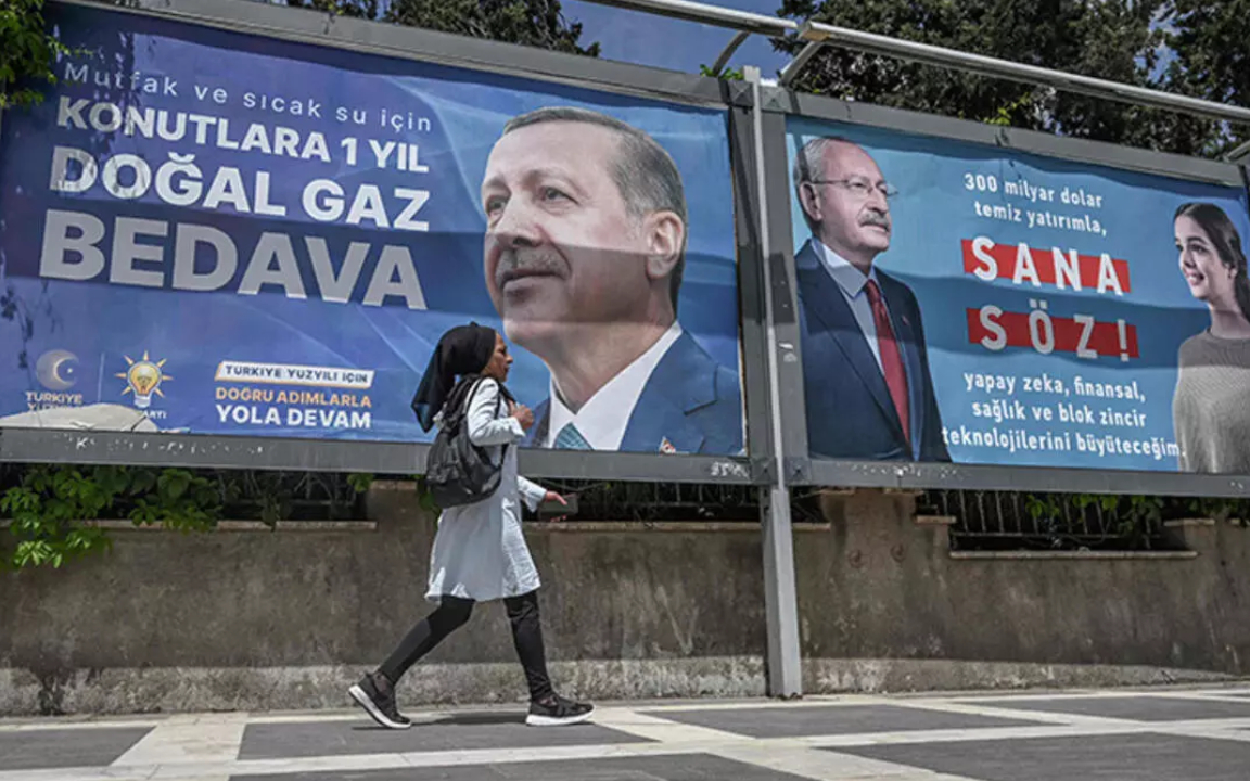 Erdoğan’a ‘Hitler bıyığı’ çizen genç tahliye edildi