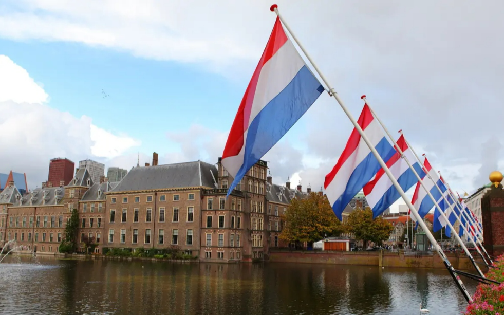 Hollanda’da koalisyon hükümeti istifa etti