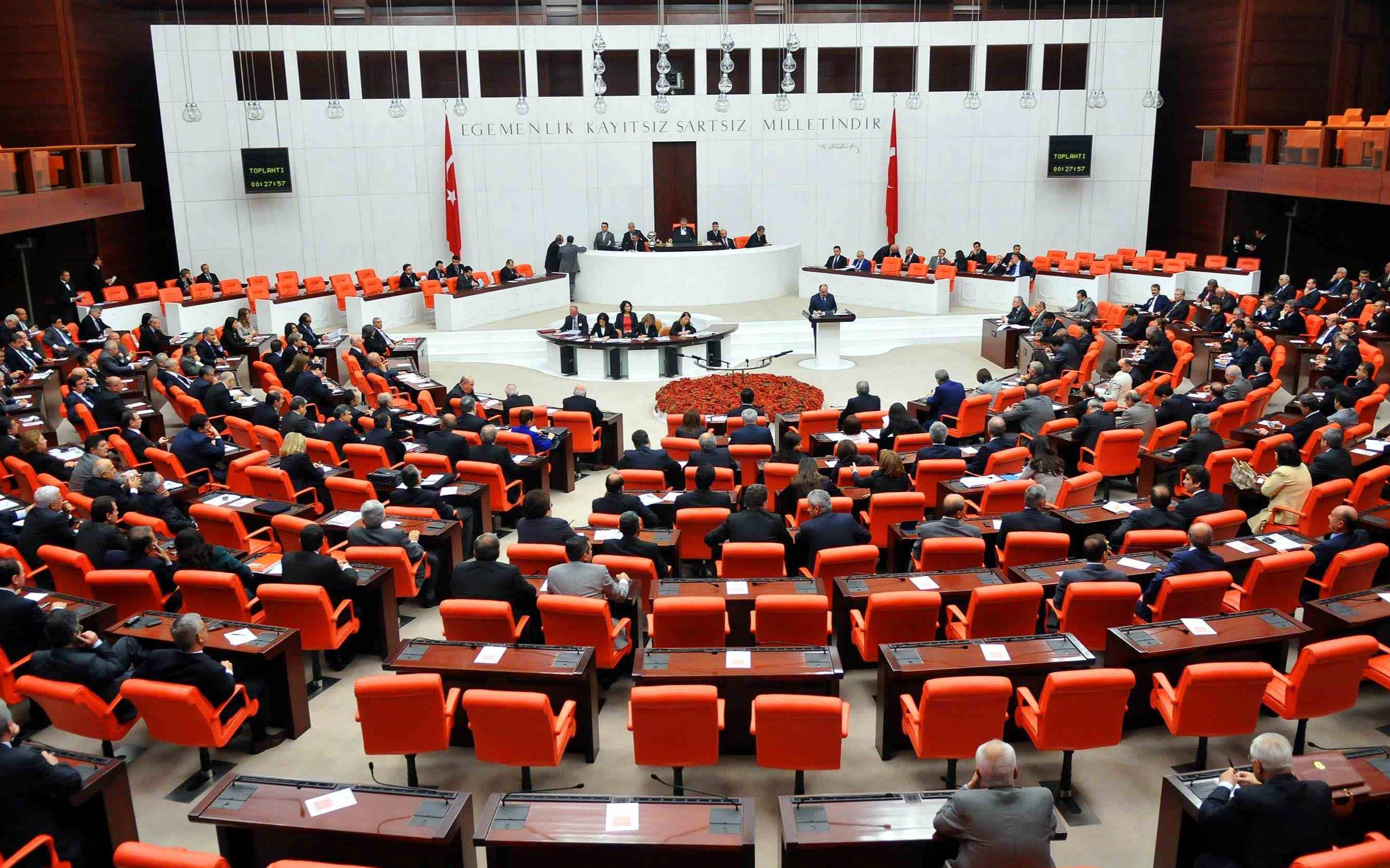 Deprem bölgesindeki orman ve zeytinlik alanları imara açan düzenleme, komisyonda kabul edildi