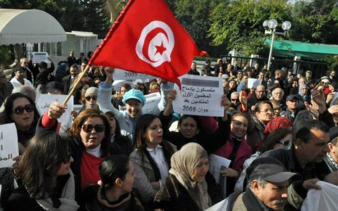 Tunus’ta protesto düzenleyen 17 bin öğretmenin maaşı kesildi