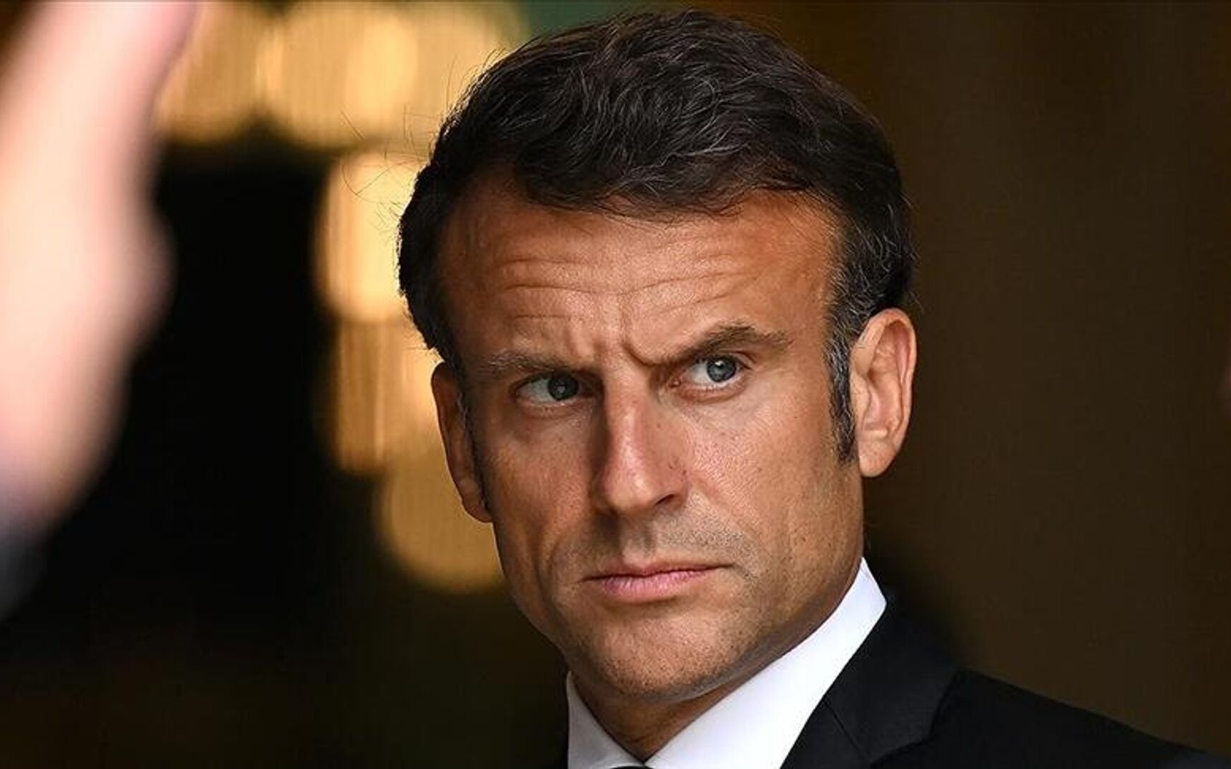 Macron'a 'kesik parmak' gönderildi