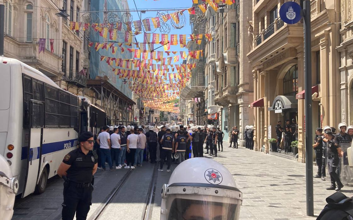 Cumartesi Anneleri, İstanbul Barosu önünde gözaltına alındı