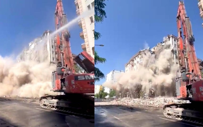 Diyarbakır’da ağır hasarlı bina yıkım sırasında çöktü