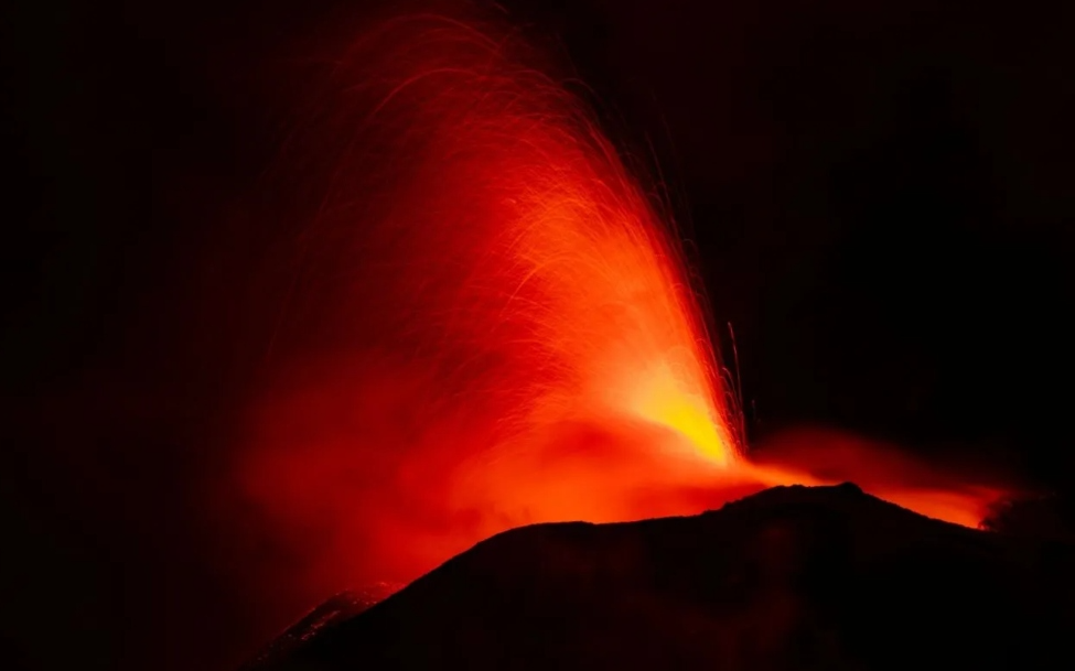 Etna Yanardağı’nda patlama