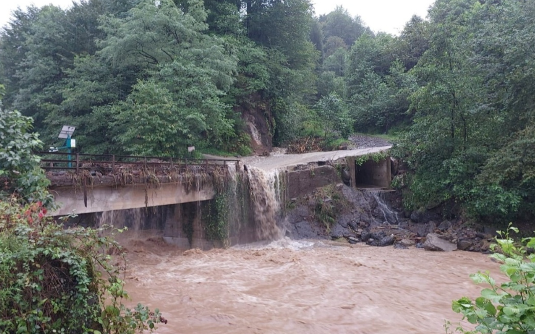 Rize'de heyelan: 8 ev boşaltıldı