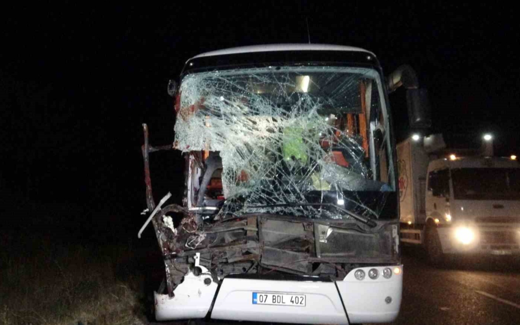 Uşak'ta trafik kazası: Biri ağır 15 yaralı