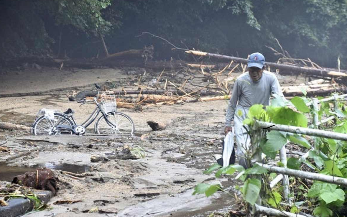 Japonya'da sel: 3 kişi hayatını kaybetti