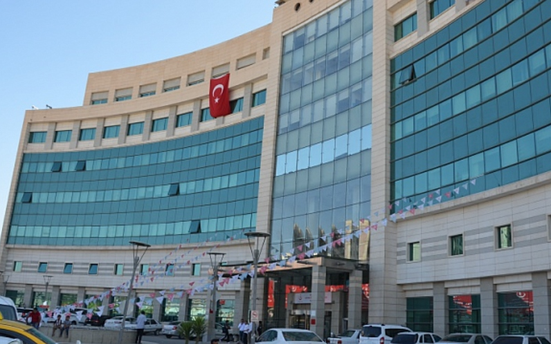 Urfa’da hasta yakınları 3 doktoru darbetti