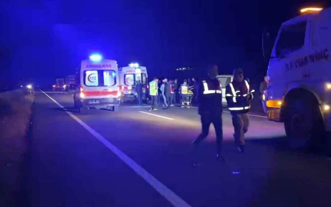 Erzurum'da trafik kazası: 2 ölü, 14 yaralı