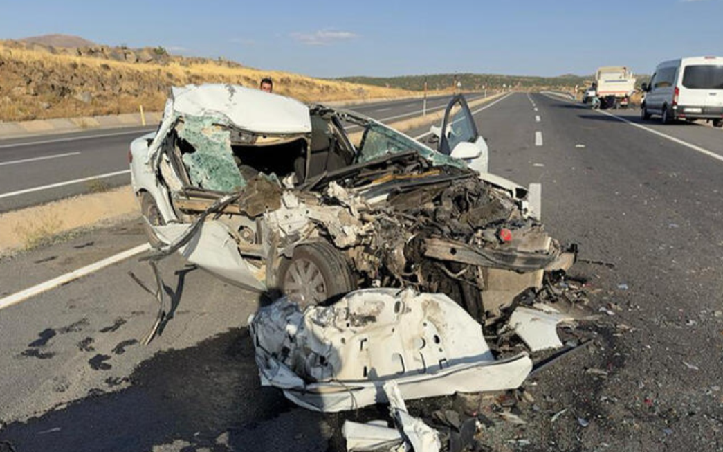 Elazığ'da trafik kazası: 2 ölü