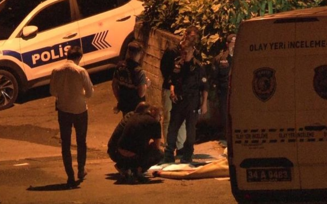 İstanbul'da bir kişinin halıya sarılı cansız bedeni bulundu