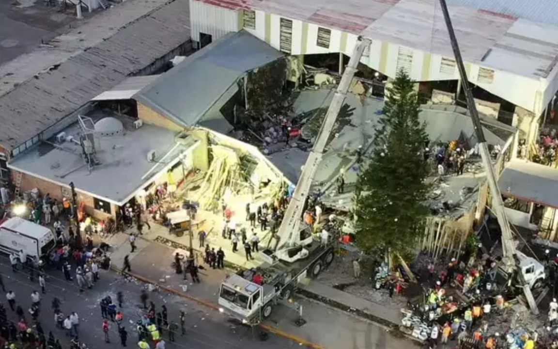 Meksika'daki bir kilisenin çatısı ayin sırasında çöktü