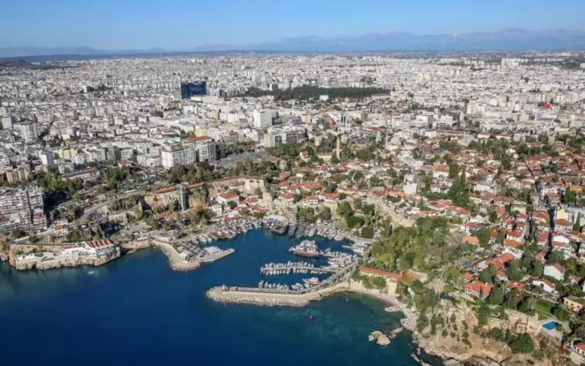 Antalya’da öğrenciler barınamıyor