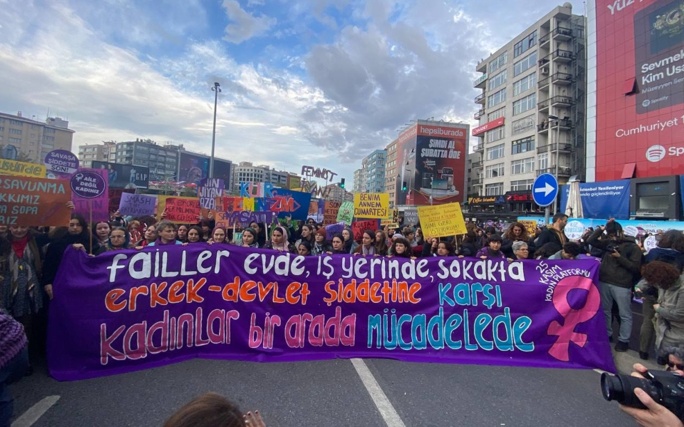 Kadınlar erkek şiddetine, eşitsizliğe ve sömürüye karşı 25 Kasım'da sokağa çıktı