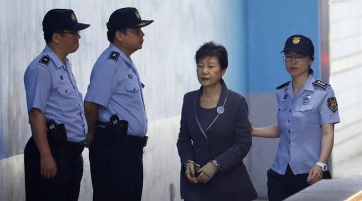 Güney Kore eski Cumhurbaşkanı Geun-hye'ye 20 yıl hapis cezası