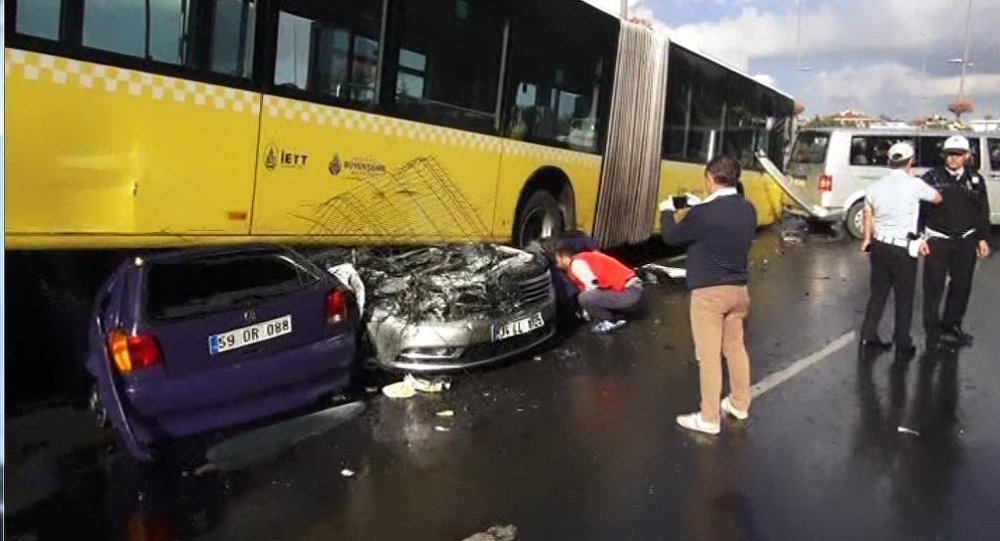 Metrobüs şoförüne şemsiyeyle saldıran yolcu tutuklandı
