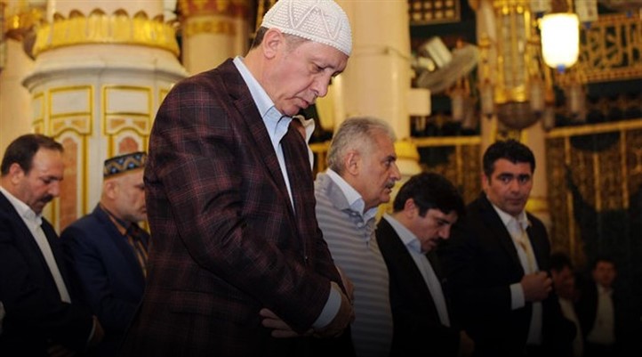 OHAL'de ilk gün: 'Camide sabah ezanını Erdoğan okudu' iddiası