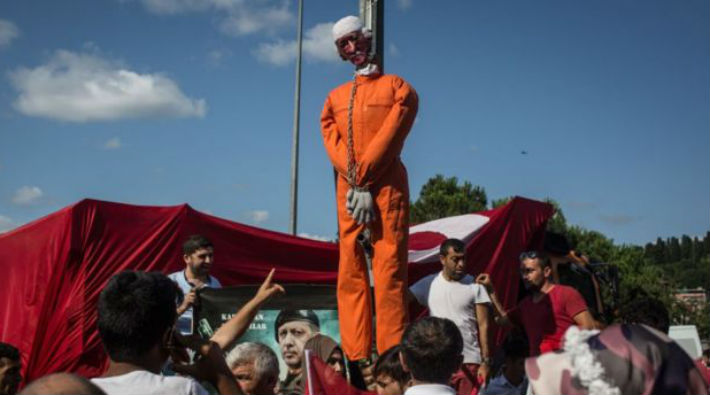 15 Temmuz etkinlikleri İngiliz basınında: Erdoğan düşmanlarının canına okumak için kullandı