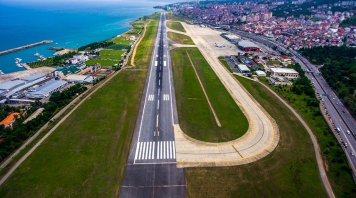 16 ay önce yenilenen Trabzon Havalimanı’nda pist çatladı, uçak seferleri iptal edildi