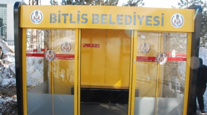 Bitlis’te klimalı ve televizyonlu otobüs durakları yapıldı