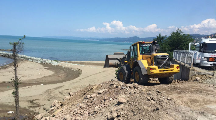 AKP’li Trabzon Belediyesi’nden gerici uygulama: Sadece kadınlar için plaj yapılıyor