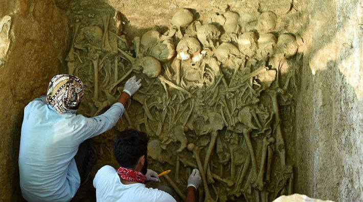 2 bin yıllık oda mezardan onlarca iskelet çıktı