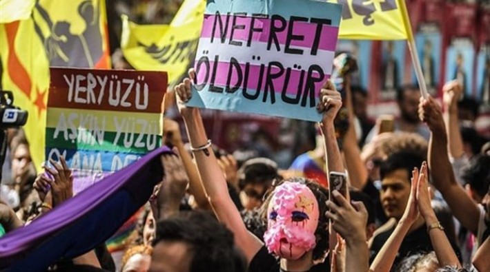 İstanbul'da trans kadına kezzapla saldırı!