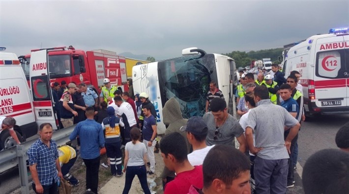 Samsun'da acemi askerleri taşıyan otobüs devrildi: 2’si ağır 43 yaralı