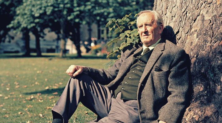 J.R.R. Tolkien dil ve fantastik dünyaları nasıl yarattı?