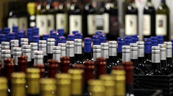İzmir'de 16 bin 600 litre sahte alkol ele geçirildi