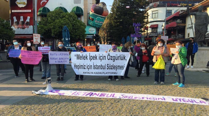 Antalya’da kadınlar, öz savunma hakkını kullanan Melek İpek için adalet istedi: 'Burası bizi öldürmek isteyenlerin değil, bizim memleketimiz olacak'