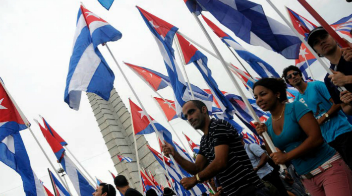 Küba Devrimini selamlamak