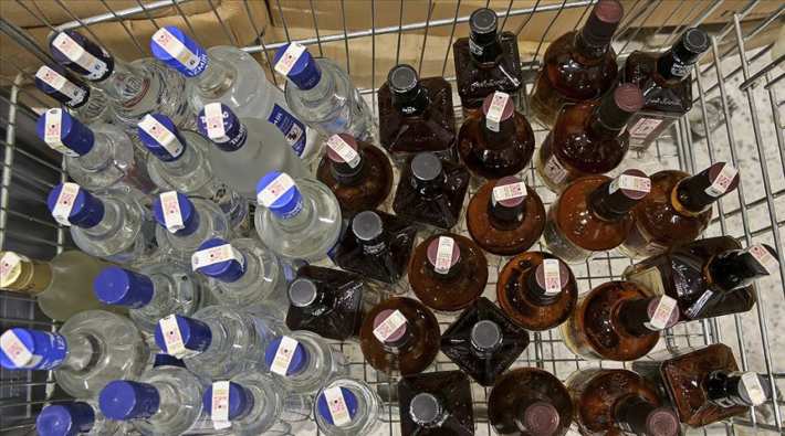 Bursa'da satışa hazır 210 litre sahte içki ele geçirildi