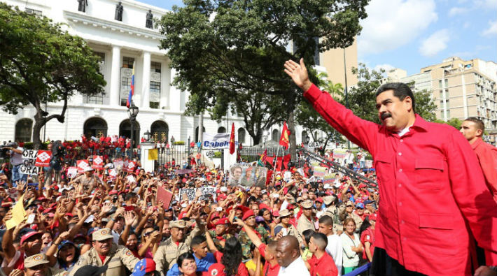 Chavistalar Bolivarcı Devrim'i sağcı saldırılardan korumak için yürüdü