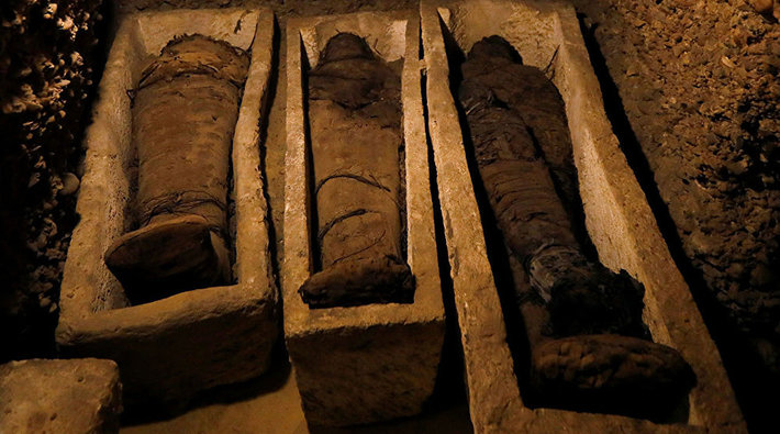 Mısır’da 5 bin yıl öncesine ait 2 mumyanın olduğu lahit bulundu
