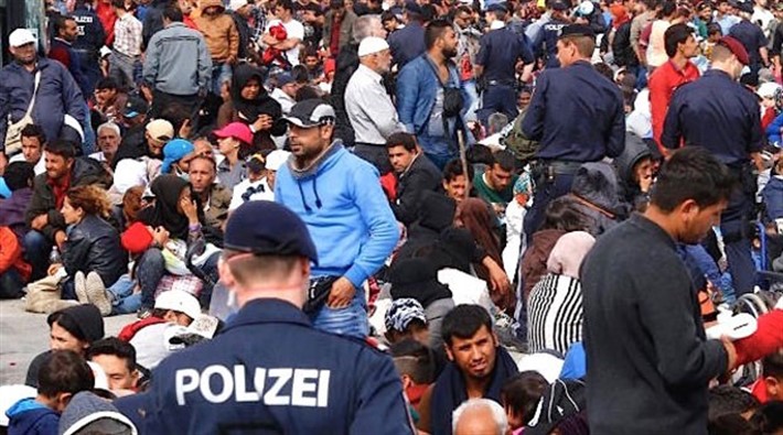 Binlerce mülteci Almanya'ya dava açıyor
