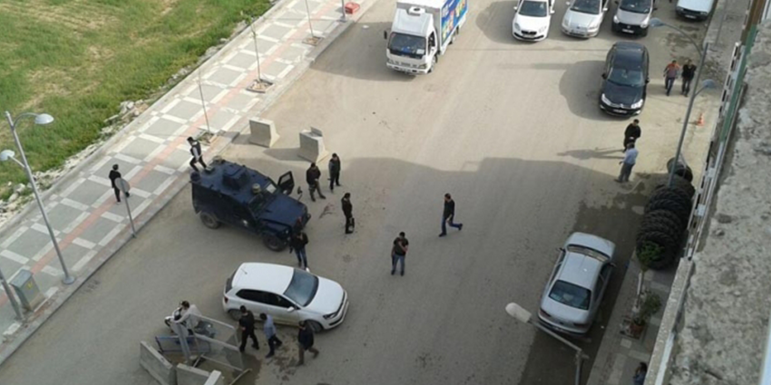 Suruç'ta Emniyet Müdürlüğü'ne bomba yüklü araçla saldırı girişimi