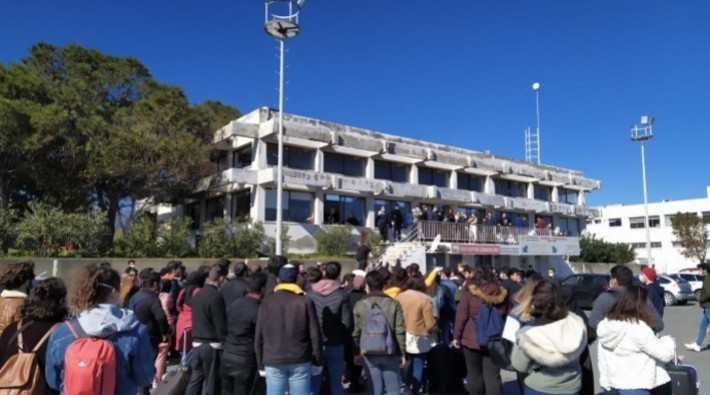 Kıbrıs'tan getirilen öğrenciler, karantinadan sonra test yapılmadan evlerine gönderilecek!