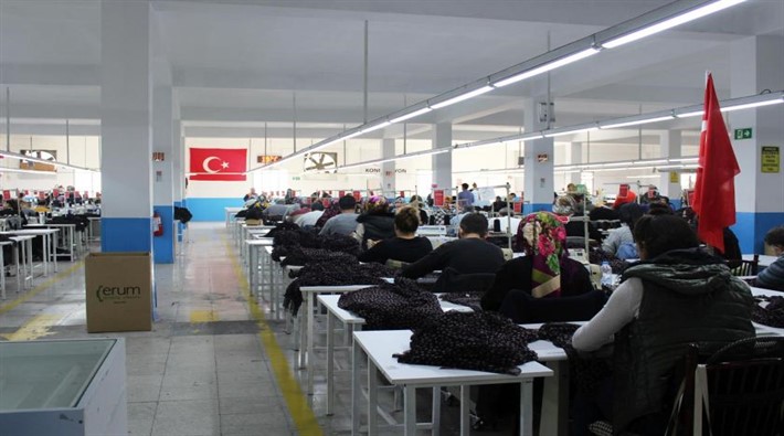 Maske üreten fabrikada çalışan 65 işçi karantinaya alındı