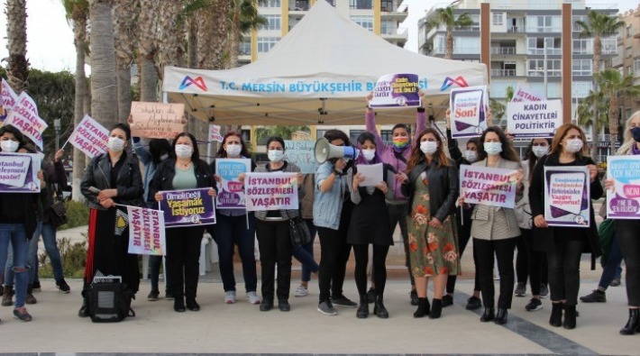 8 Mart yürüyüşüne katılan 3 kadın AKP'li belediyede Kod 29'la işten çıkartıldı