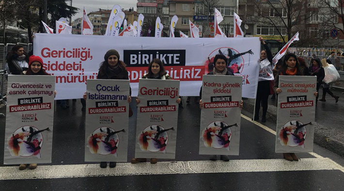 Kadınlar Bakırköy'den seslendi: Savaşa, OHAL'e, cinsiyetçiliğe karşı direniyoruz!