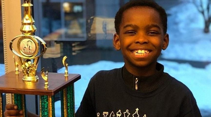 8 yaşındaki evsiz mülteci, satranç şampiyonu oldu