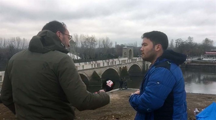 A Haber muhabiri sığınmacıyı Meriç Nehri'nden geçmeye ikna etmeye çalıştı!