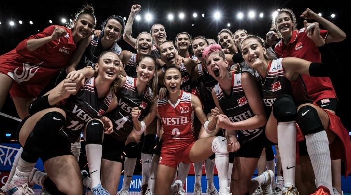 A Milli Kadın Voleybol Takımı, Avrupa Şampiyonası'nda son şampiyon Sırbistan karşısında 