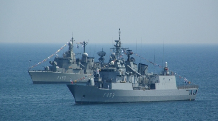 Yunanistan Ege'de savaş gemilerini konuşlandırdı